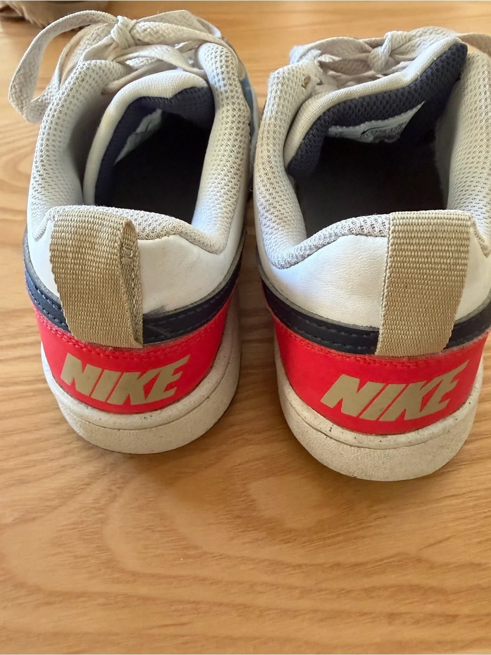 Nike Kids Low-Top Sneakers in White, Blue & Red